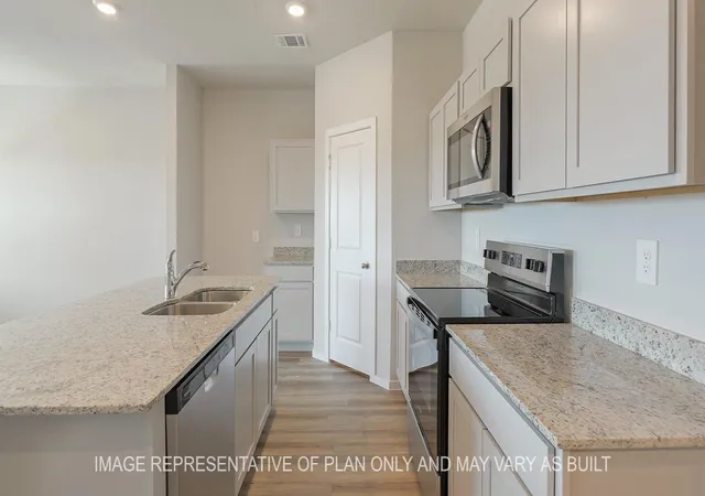 3rd image of 1013 Legrand St, Brenham, TX 77833 | MLS# 82327483