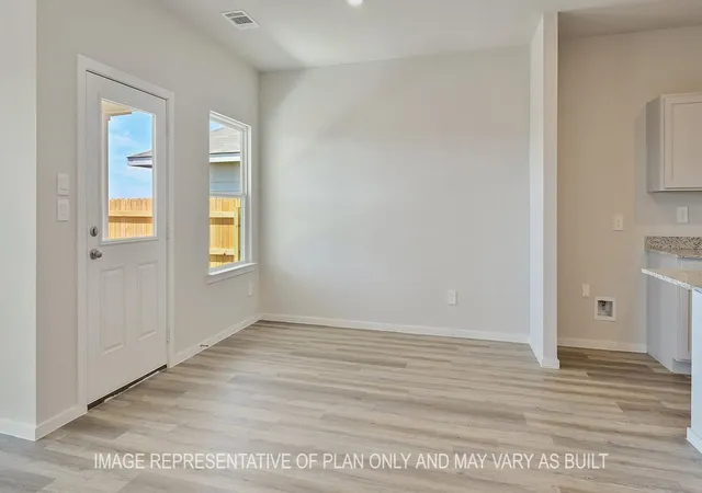 4th image of 1013 Legrand St, Brenham, TX 77833 | MLS# 82327483