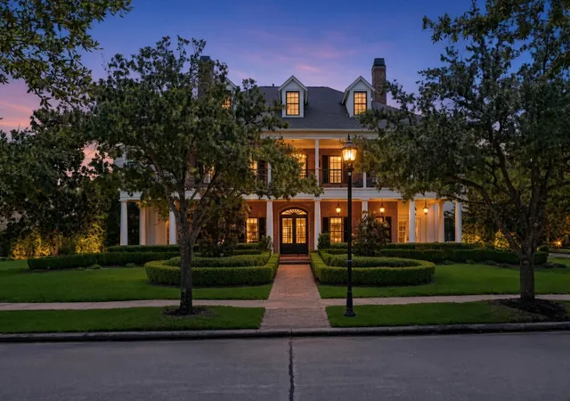 1st image of 19 Cape Harbour Pl, The Woodlands, TX 77380 | MLS# 18618530