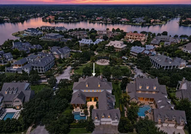 2nd image of 19 Cape Harbour Pl, The Woodlands, TX 77380 | MLS# 18618530