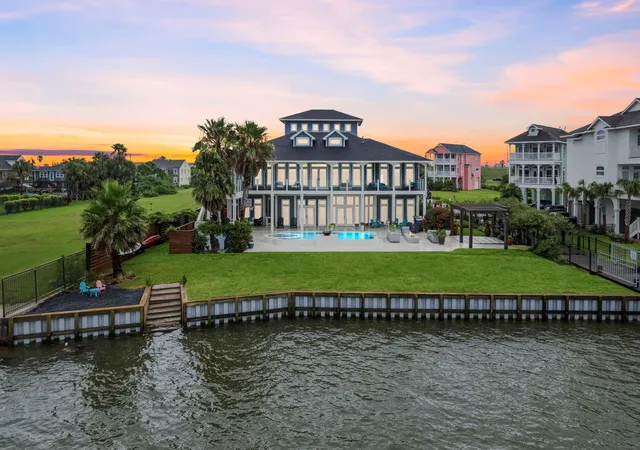 2nd image of 1026 Lillian Ln, Galveston, TX 77554 | MLS# 77102308