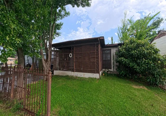 Photo 1 of Sale Pending at 10246 Flaxman St, Houston, TX 77029 | MLS# 86529052 | Listing updated on 2026-08-17