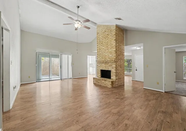 3rd image of 11906 N Fairhollow Ln, Houston, TX 77043 | MLS# 43314169