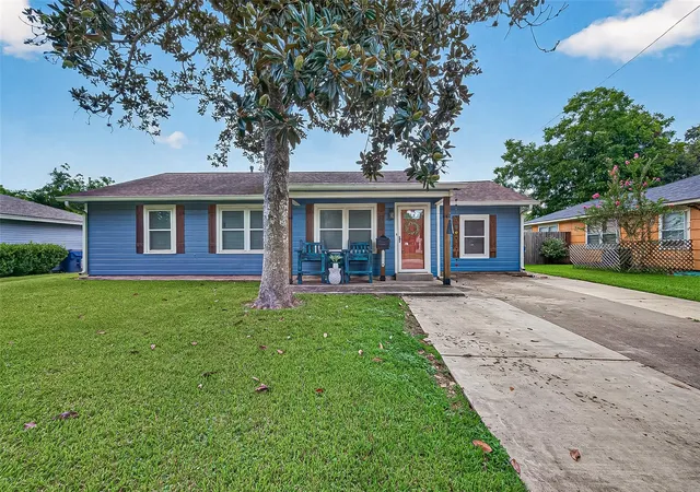 1st image of 206 S Mattson St, West Columbia, TX 77486 | MLS# 52491308