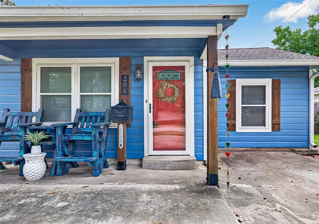 image of 206 S Mattson St, West Columbia, TX 77486 | MLS# 52491308