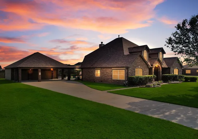 2nd image of 14865 Lisa Ln, Beaumont, TX 77713 | MLS# 76912799