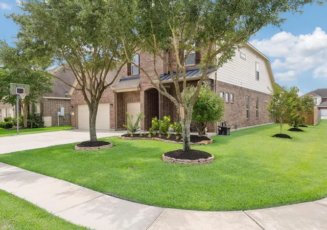 Photo 1 of Single family home for sale at 315 Westwood Dr, League City, TX 77573 | MLS# 98028470 | Listing updated on 2026-09-12
