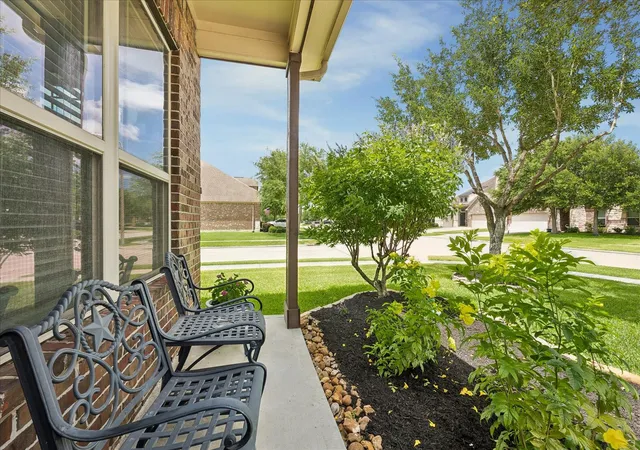 Photo 2 of Single family home for sale at 315 Westwood Dr, League City, TX 77573 | MLS# 98028470 | Listing updated on 2026-09-12