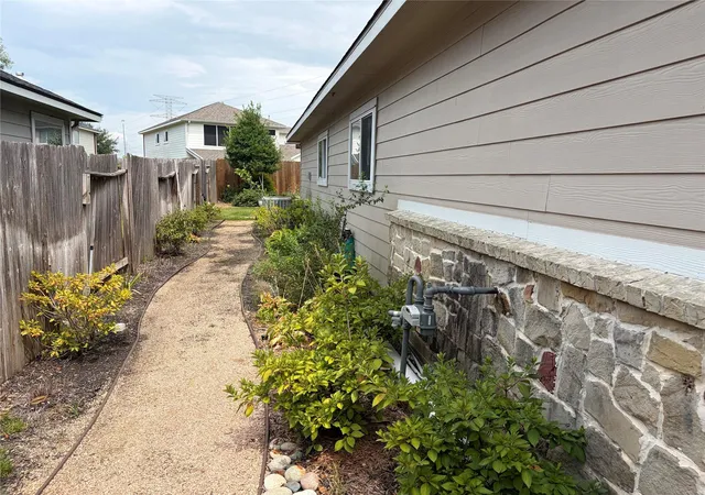 Photo 3 of Single family home for sale at 11042 Warath Oak Ct, Houston, TX 77065 | MLS# 34369621 | Listing updated on 2026-09-04