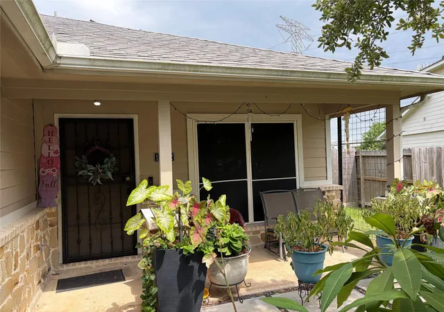 Photo 4 of Single family home for sale at 11042 Warath Oak Ct, Houston, TX 77065 | MLS# 34369621 | Listing updated on 2026-09-04