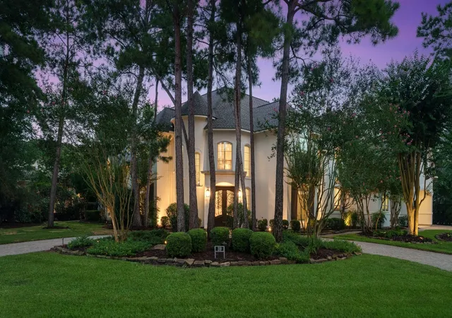 3rd image of 39 N Palmiera Cir, Spring, TX 77382 | MLS# 45810820