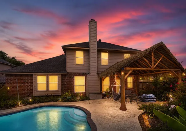 3rd image of 183 Greenridge Cir, League City, TX 77573 | MLS# 69535555