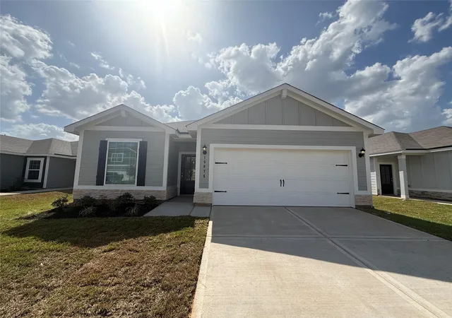 Photo 1 of Single family home for sale at 15875 Berry Hl Dr, Conroe, TX 77303 | MLS# 69146533 | Listing updated on 2026-08-15