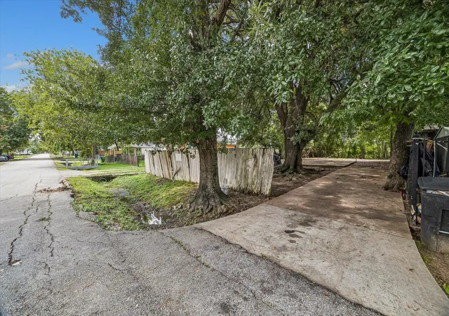 13th image of 4705 Siegel St, Houston, TX 77009 | MLS# 40469854