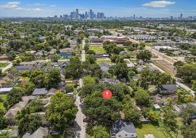 1st image of 4705 Siegel St, Houston, TX 77009 | MLS# 40469854