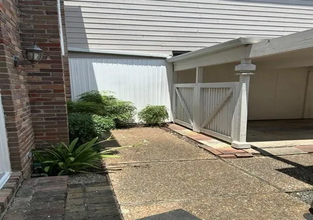 4th image of 1220 Fountain Vw Dr, Houston, TX 77057