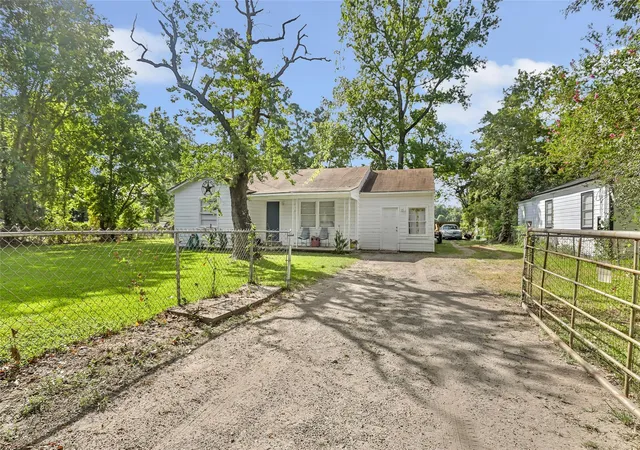 1st image of 305 Cherry Creek Rd, Dayton, TX 77535 | MLS# 72208563