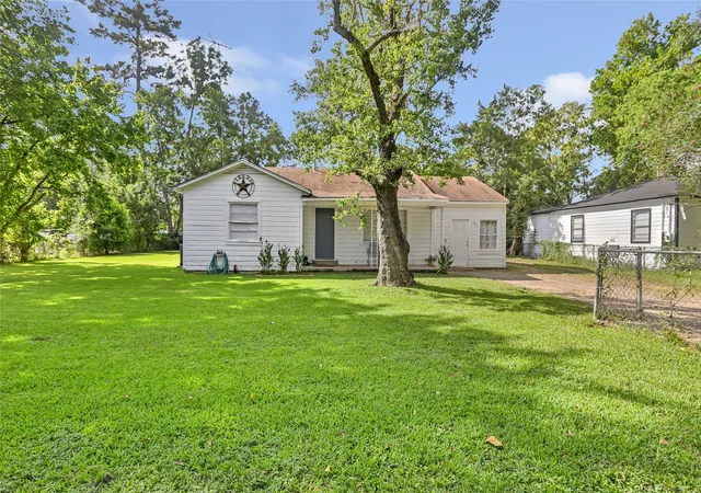 3rd image of 305 Cherry Creek Rd, Dayton, TX 77535 | MLS# 72208563