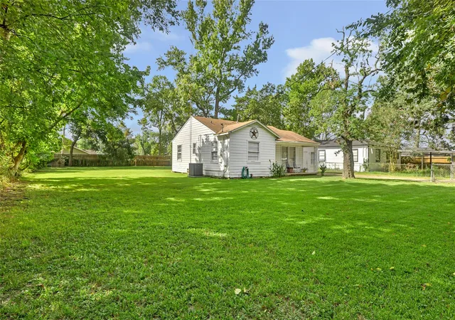 4th image of 305 Cherry Creek Rd, Dayton, TX 77535 | MLS# 72208563
