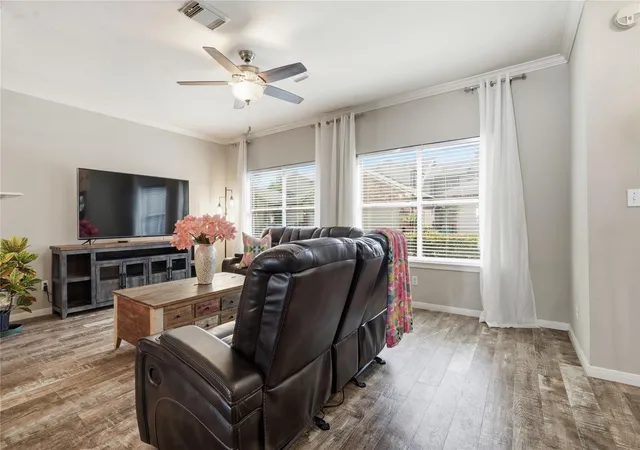 Photo 3 of Townhouse for sale at 2039 Glencove Dr, Seabrook, TX 77586 | MLS# 10703858 | Listing updated on 2026-09-19
