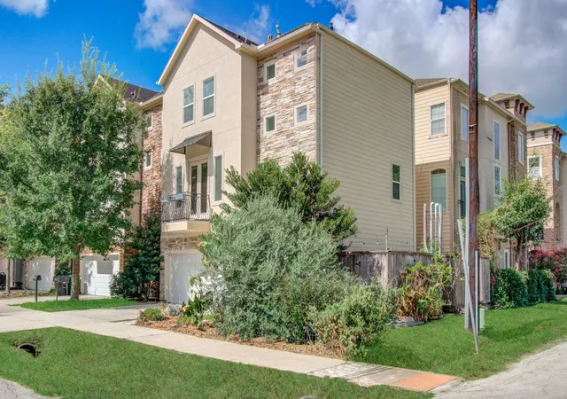 2nd image of 2609 Detering St, Houston, TX 77007 | MLS# 77354169