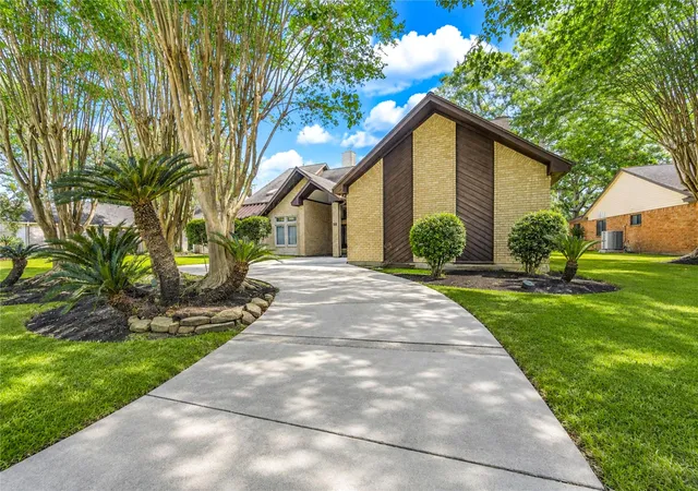 4th image of 8015 Rebawood Dr, Humble, TX 77346 | MLS# 48382434