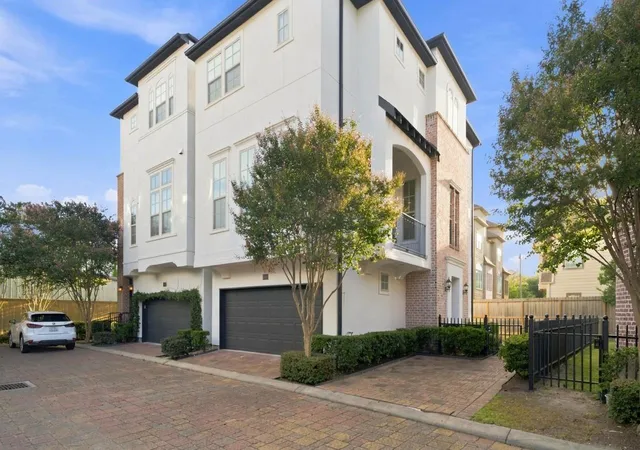 1st image of 2705 Arabelle Grv, Houston, TX 77007 | MLS# 37395347