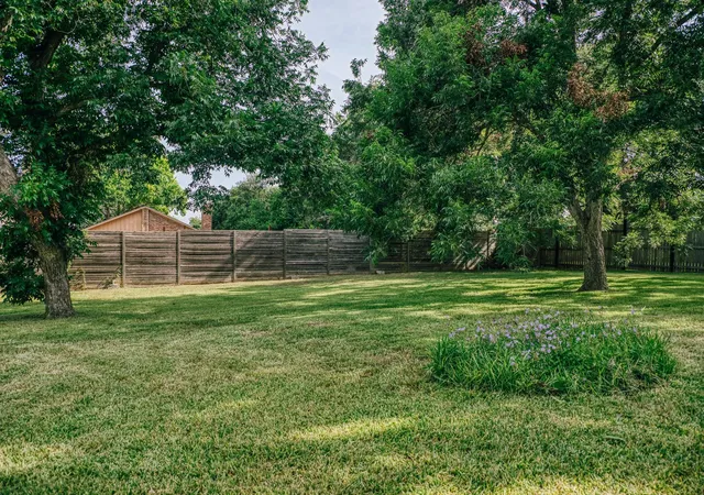 48th image of 511 Crockett St, Brenham, TX 77833 | MLS# 86875720