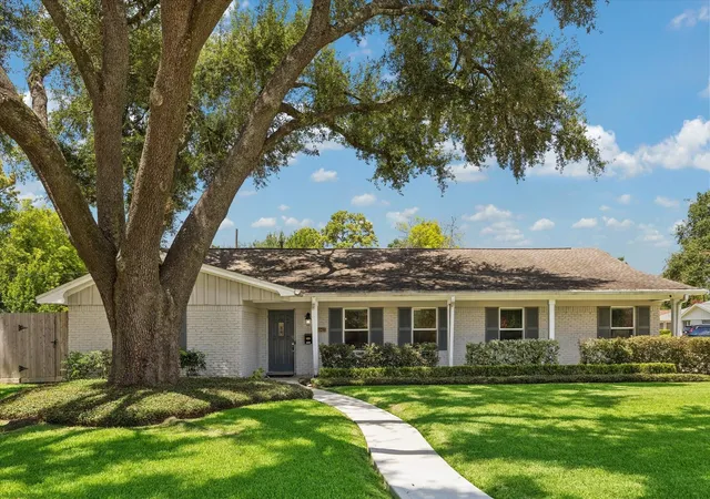 1st image of 10423 Barwood Dr, Houston, TX 77043 | MLS# 62970686