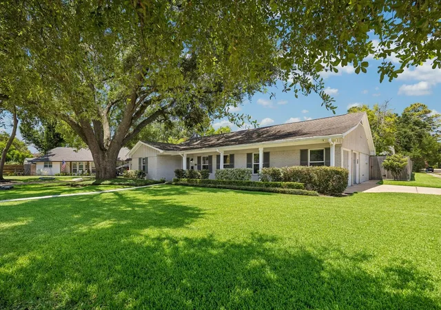 2nd image of 10423 Barwood Dr, Houston, TX 77043 | MLS# 62970686
