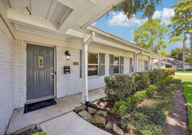 3rd image of 10423 Barwood Dr, Houston, TX 77043 | MLS# 62970686