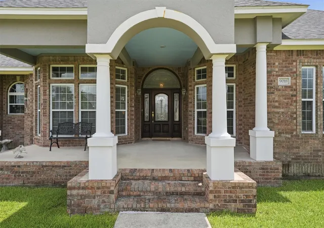 Photo 3 of Single family home for sale at 9018 Water Point Dr, Mont Belvieu, TX 77523 | MLS# 53608171 | Listing updated on 2026-08-22