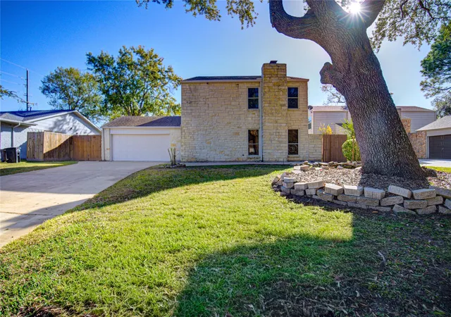 2nd image of 13907 Piping Rock Ln, Houston, TX 77077 | MLS# 98150429