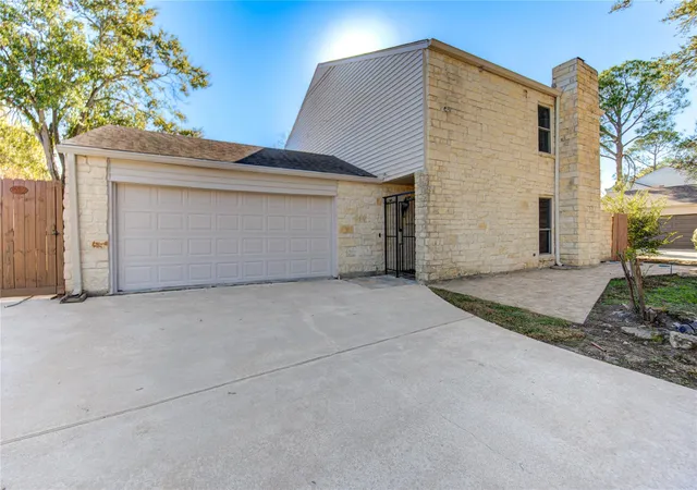 3rd image of 13907 Piping Rock Ln, Houston, TX 77077 | MLS# 98150429