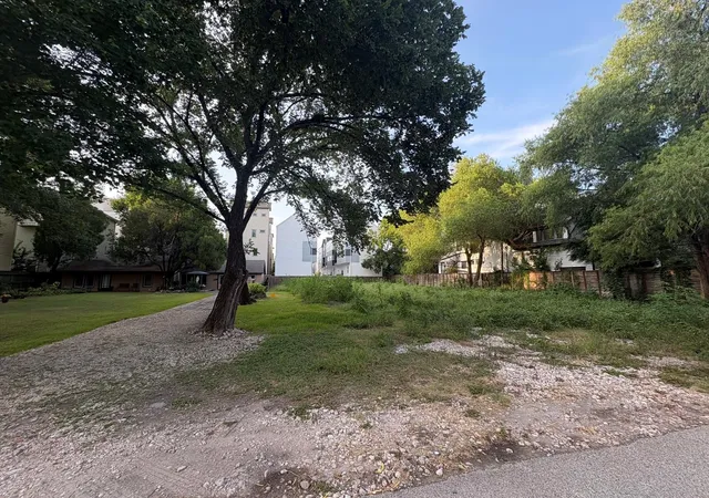 2nd image of 1235 W 22nd St, Houston, TX 77008 | MLS# 51566532