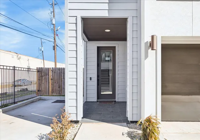 Photo 3 of Single family home for sale at 1915 Kolfahl St #A, Houston, TX 77023 | MLS# 93975949 | Listing updated on 2026-09-19