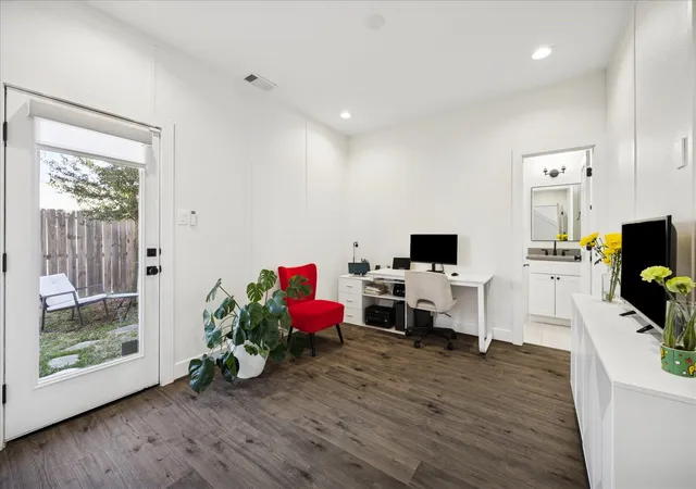 Photo 4 of Single family home for sale at 1915 Kolfahl St #A, Houston, TX 77023 | MLS# 93975949 | Listing updated on 2026-09-19