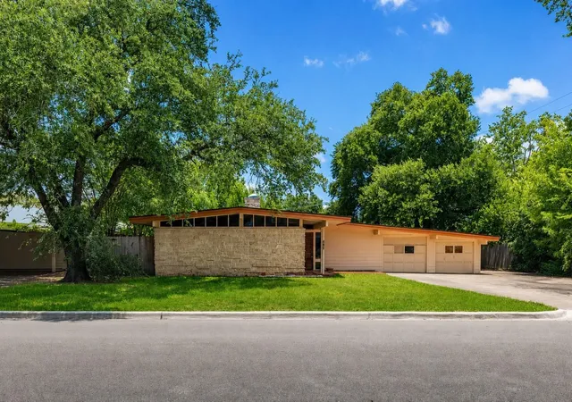 Photo 1 of Sale Pending at 409 Timber St, College Station, TX 77840 | MLS# 43685273 | Listing updated on 2026-09-23