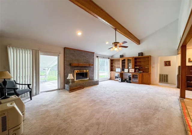 Photo 4 of Single family home for sale at 2109 E Linwood Oaks St, Pearland, TX 77581 | MLS# 60989338 | Listing updated on 2026-09-04