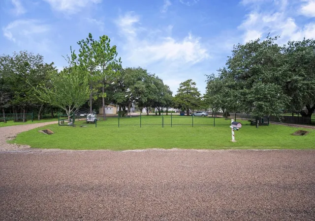 2nd image of 1168 Hattermann Ln, Weimar, TX 78962 | MLS# 26531282