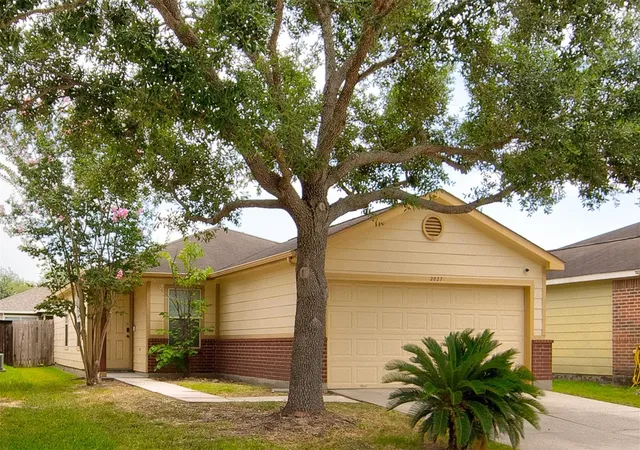 1st image of 2027 Wooded Oaks Dr, Humble, TX 77396 | MLS# 4426764