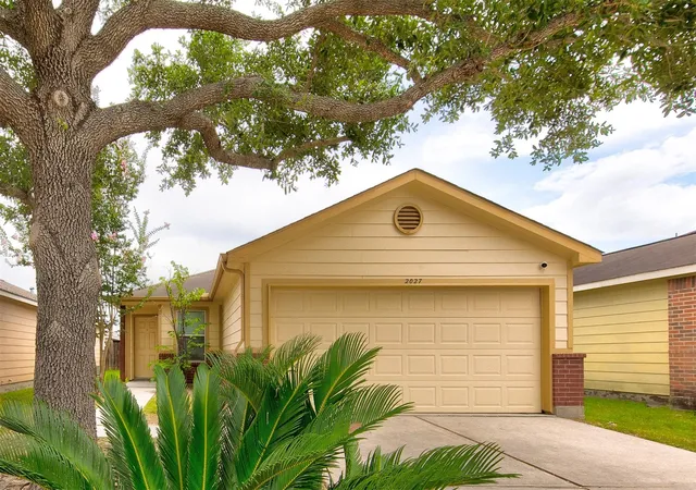 2nd image of 2027 Wooded Oaks Dr, Humble, TX 77396 | MLS# 4426764