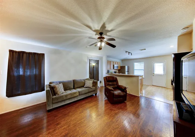 4th image of 2027 Wooded Oaks Dr, Humble, TX 77396 | MLS# 4426764