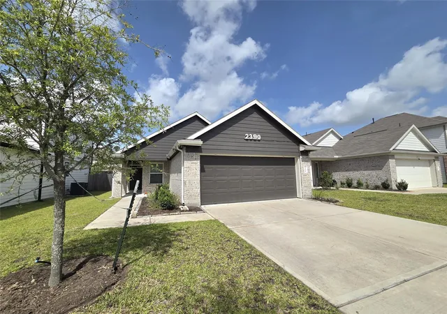 Photo 3 of Sale Pending at 2390 Tavo Trl Dr, Conroe, TX 77301 | MLS# 26237540 | Listing updated on 2026-09-17