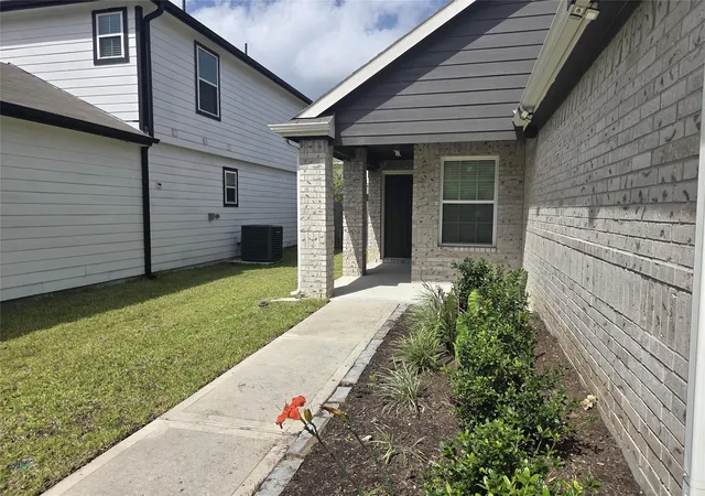Photo 3 of Sale Pending at 2390 Tavo Trl Dr, Conroe, TX 77301 | MLS# 26237540 | Listing updated on 2026-09-17