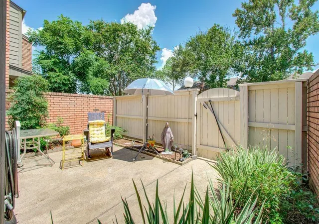 5th image of 74 Cayenne Comn, Lake Jackson, TX 77566 | MLS# 11856419