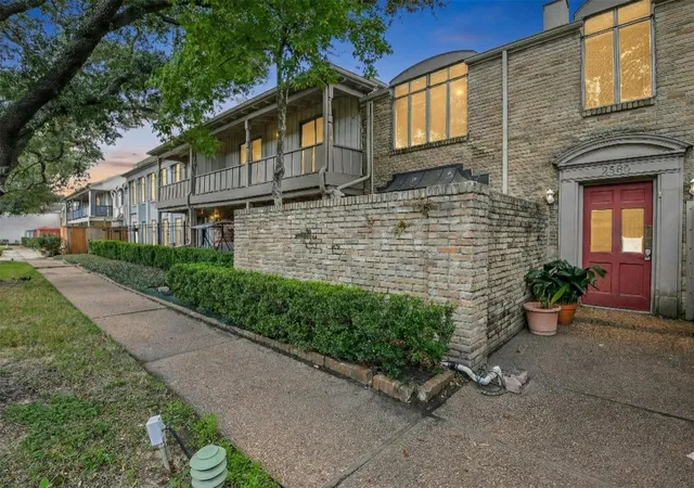 1st image of 2585 Marilee Ln #3, Houston, TX 77057 | MLS# 65119088