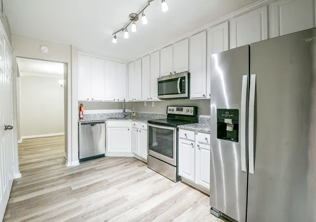 4th image of 2585 Marilee Ln #3, Houston, TX 77057 | MLS# 65119088