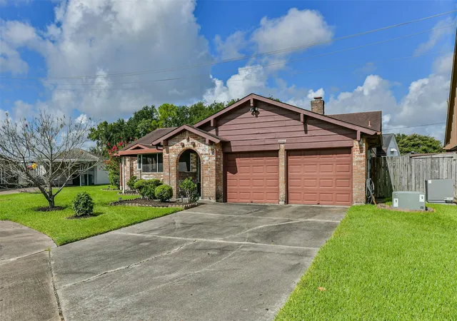 Photo 2 of Single family home for sale at 12118 Kirkholm Dr, Houston, TX 77089 | MLS# 84559896 | Listing updated on 2026-09-19