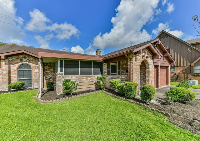 Photo 3 of Single family home for sale at 12118 Kirkholm Dr, Houston, TX 77089 | MLS# 84559896 | Listing updated on 2026-09-19